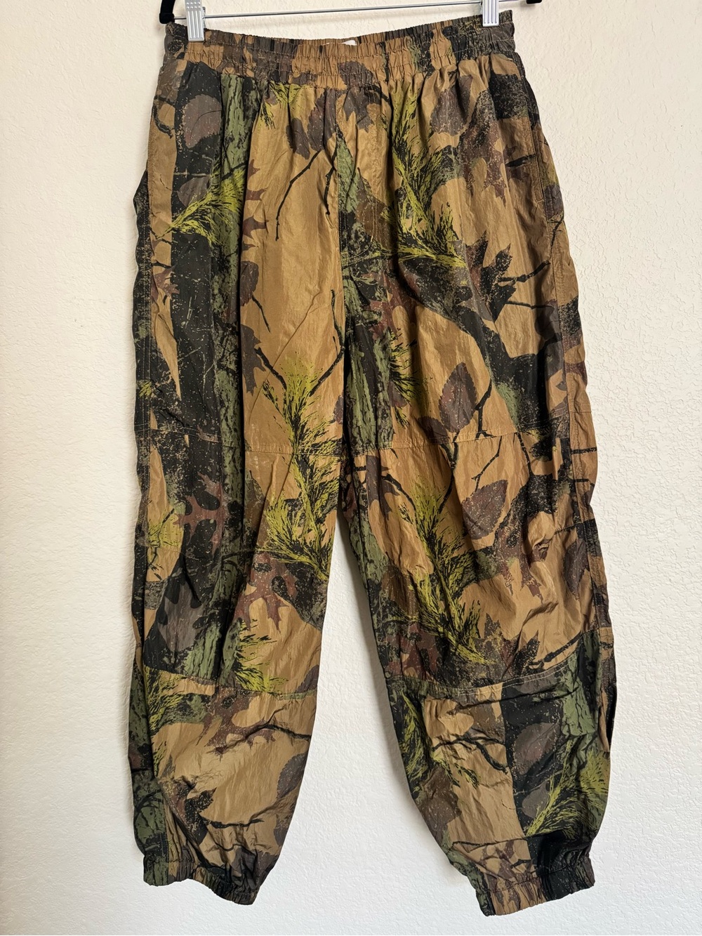 BDG Urban Outfitters Camo Nylon Pants Green Utility Parachute Y2K Streetwear L